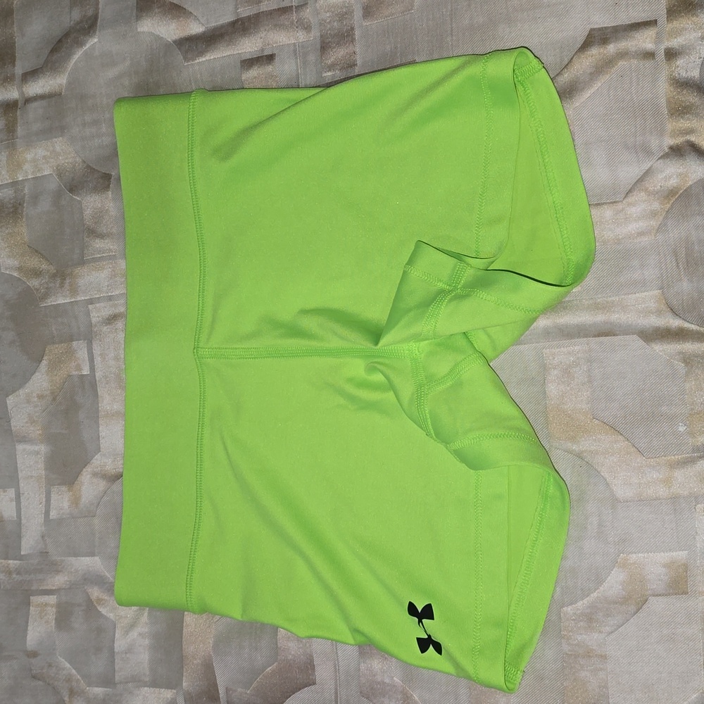 Brand NWOT Under Armour Women's HeatGear Mid Rise 3” Shorts Hyper Green Sz Small